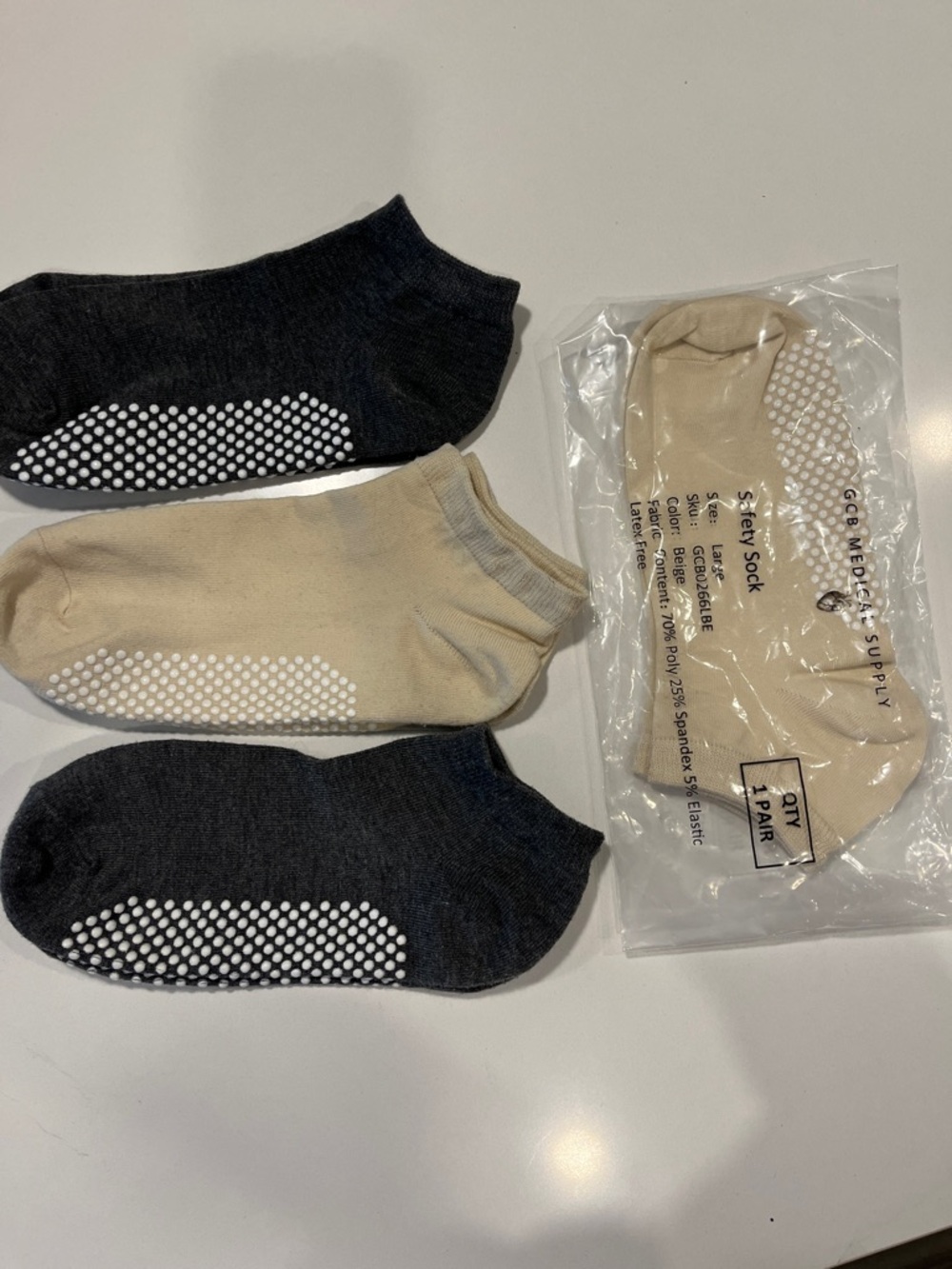 4 Non-Slip Low-Cut Socks - Gray  & Beige - Latex Free size L